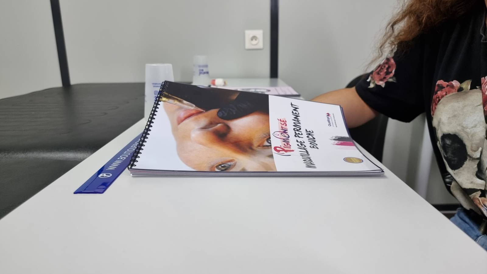 Ou faire une formation maquillage permanent bouche