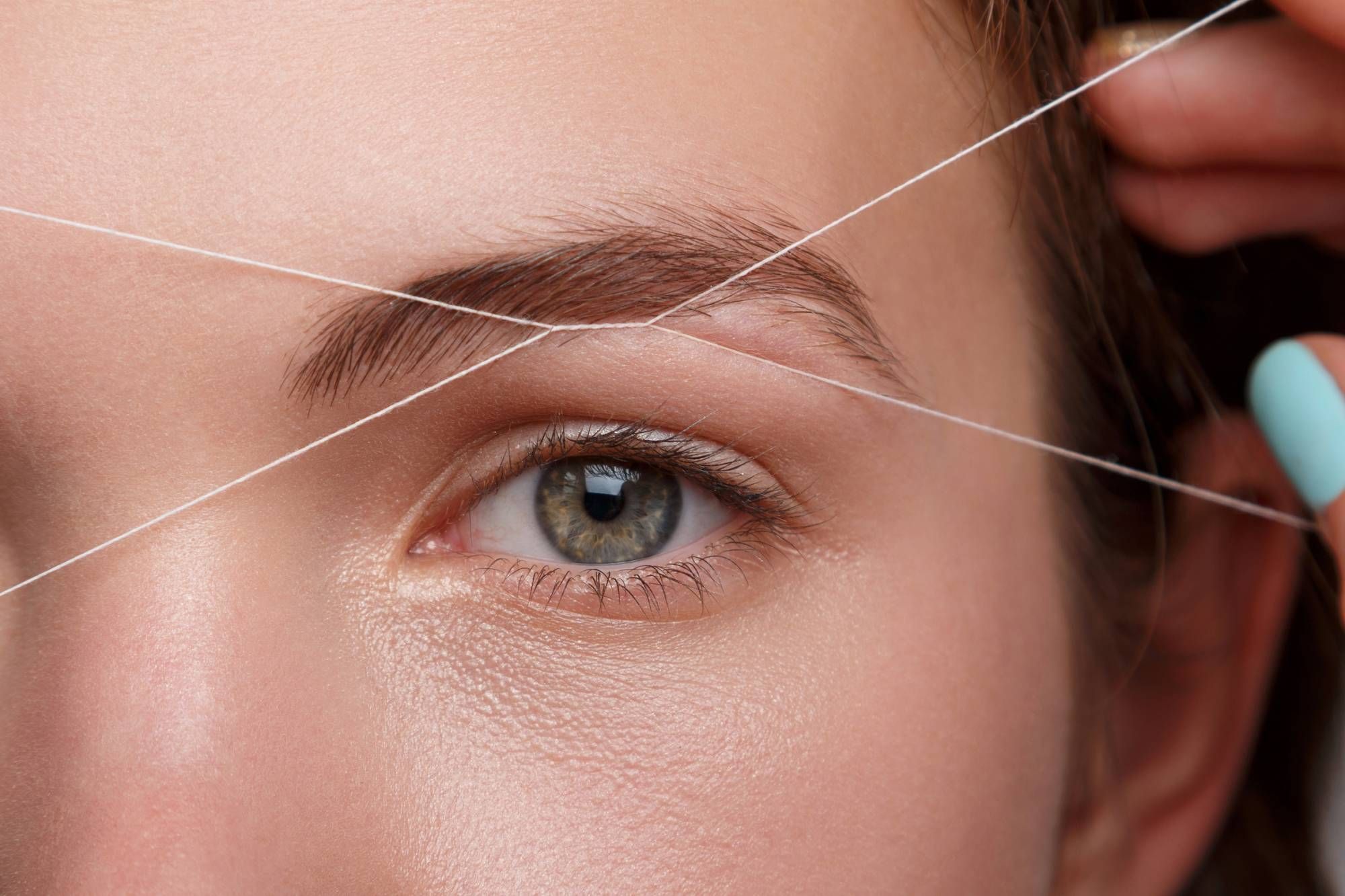 Restructurez vos sourcils avec l'épilation au fil à Lyon