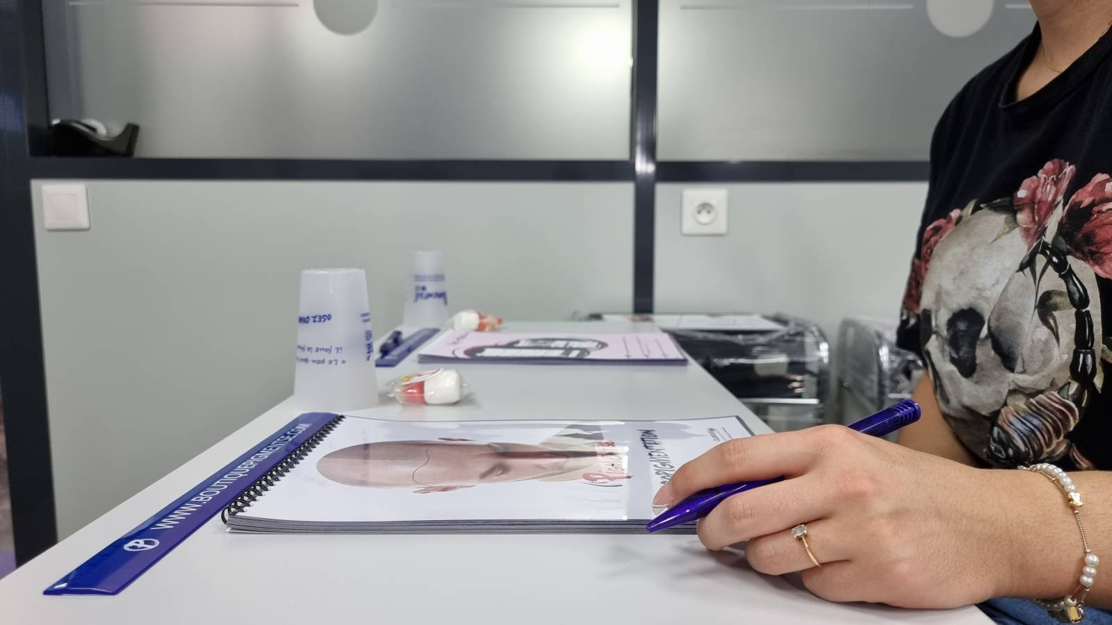 Ambiance professionnelle et conviviale : rejoignez notre formation tricopigmentation à Lyon pour une expérience unique