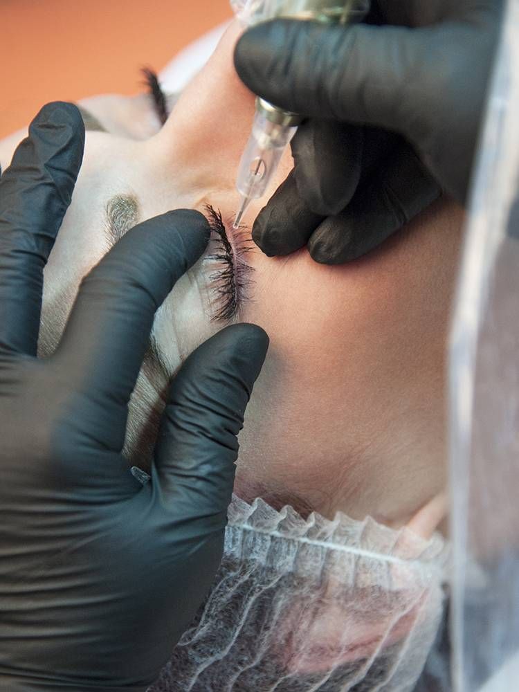 Intensifiez votre regard grâce au maquillage longue durée à Lyon