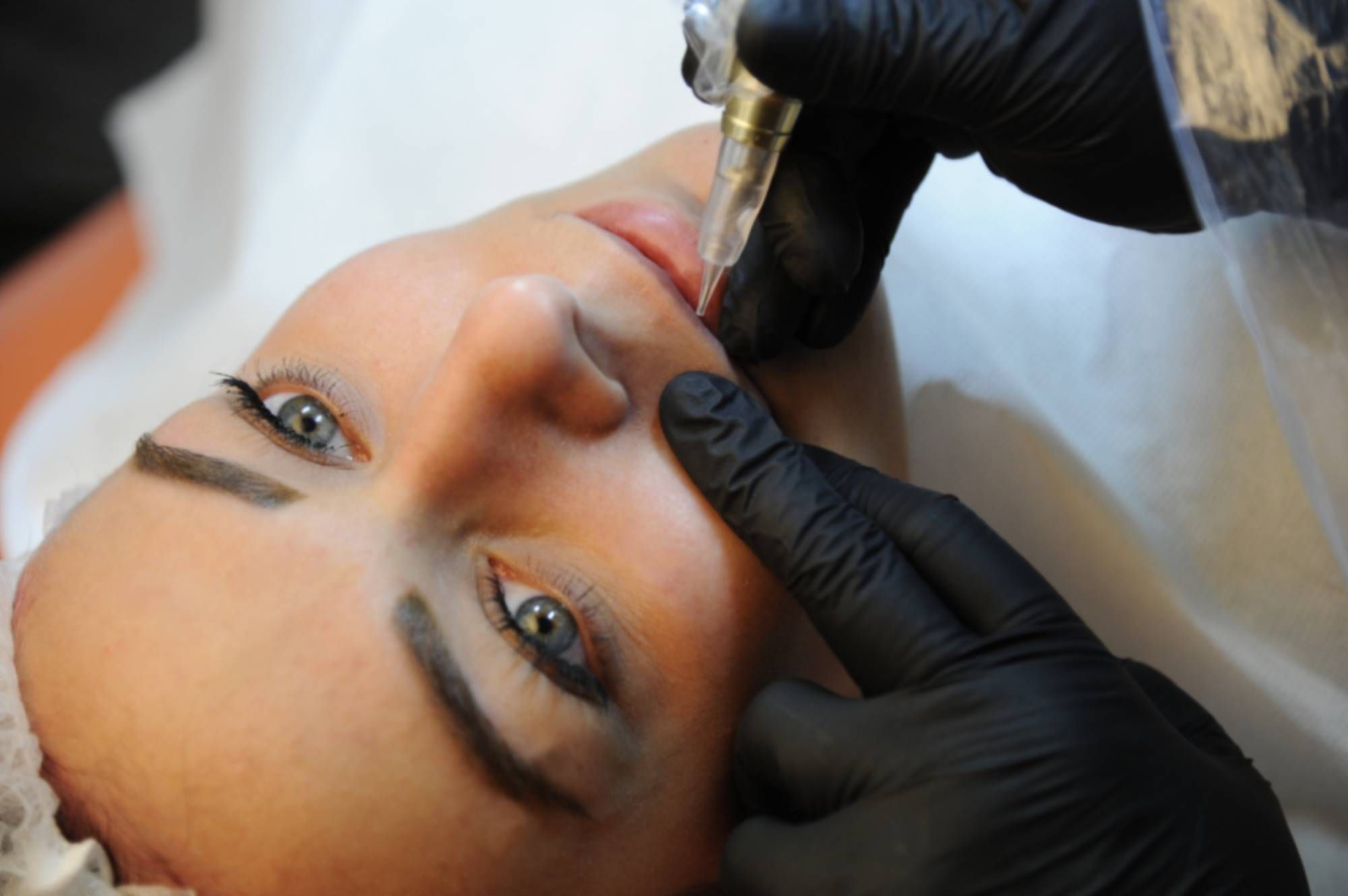 Réalisez un maquillage permanent de la bouche à Lyon